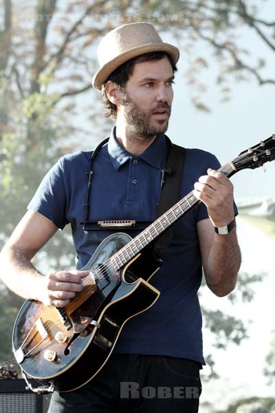 PIERS FACCINI - 2011-09-11 - PARIS - Parc de Bagatelle - 